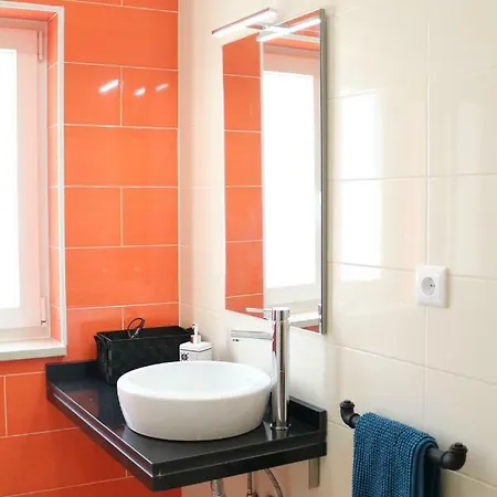 Casa Do Azulejo - Orange Peniche