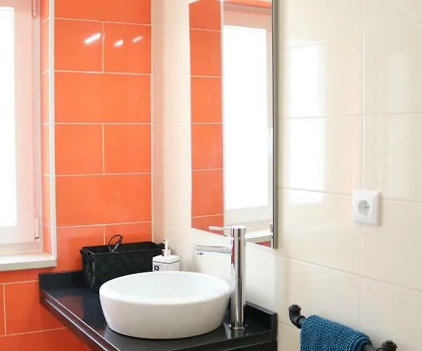 Casa Do Azulejo - Orange Peniche